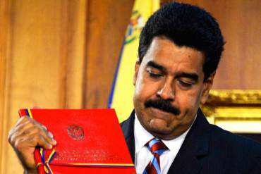 ¿A QUIÉN ENGAÑA? Maduro tiene poder suficiente para tomar medidas económicas sin emergencia