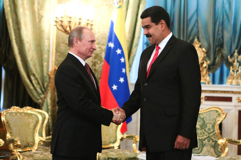 Nicolas-Maduro-con-Vladimir-Putin-Presidente-de-Rusia-2-800x533