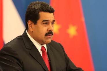 ¡PA’ LANTE Y PA’ ATRÁS! Maduro niega que el país esté quebrado pero insta a transformar la economía