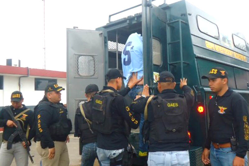 Privan de libertad a dos policias del estado Vargas por extorsion a comerciante