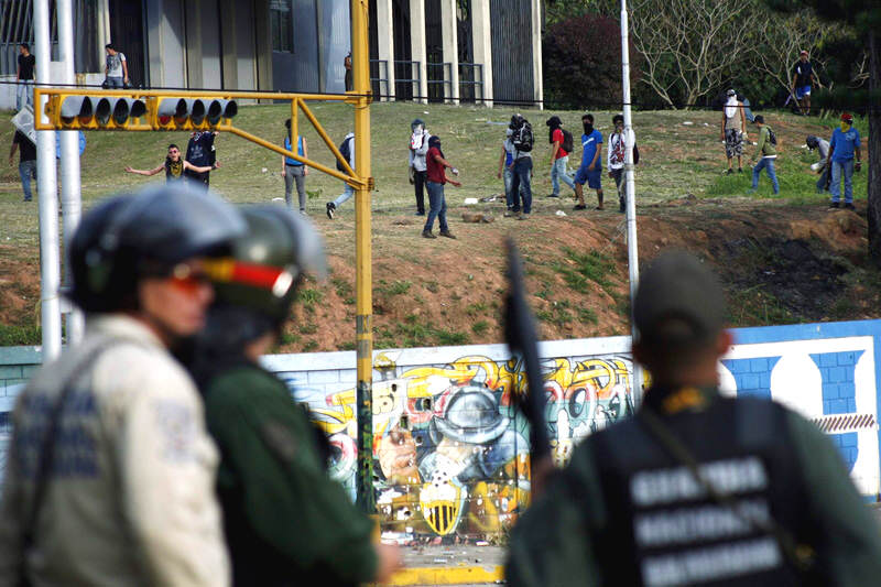 Protestas-en-Venezuela-San-Cristobal-01-16-2015-1-4-800x533