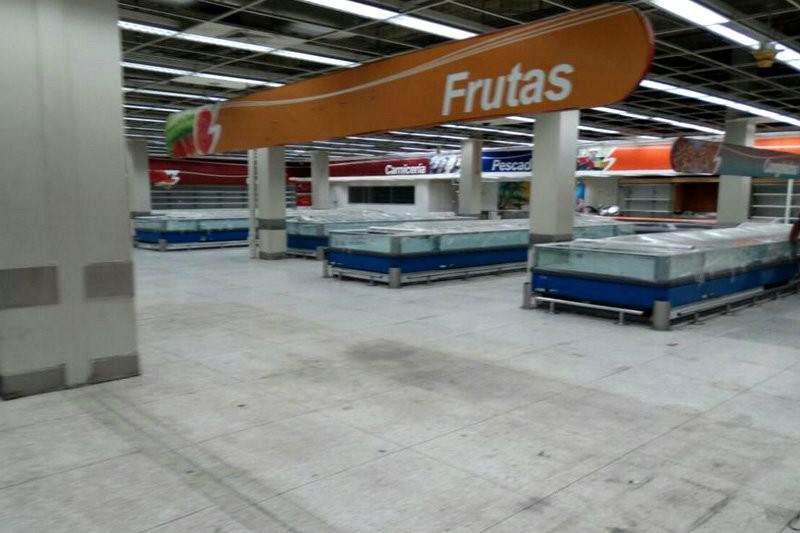 Supermercados-o-Comercios-Vacios-en-Venezuela-Escasez-5-800x533