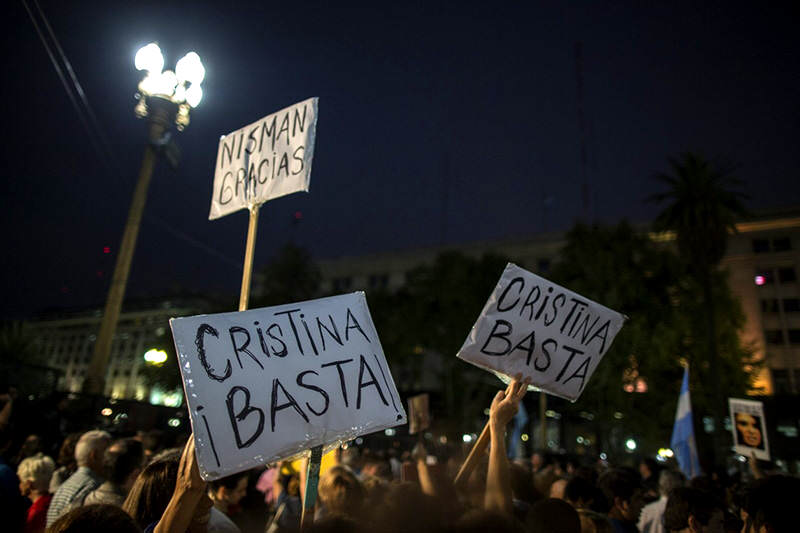 alberto-nisman-argentina-protesta