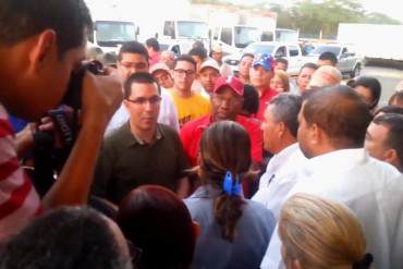 ¡LE CALLARON LA BOCA! Trabajadores de Distribuidora Herrera le caen «en cayapa» a Arreaza (+Video)