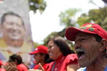 ¡EL PUEBLO ESTÁ CLARO! «Mientras el Presidente come bien, nosotros hacemos colas» (+Video)