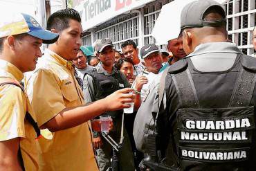 ¡NUEVO DELITO DE LA PATRIA! Insólito: Meten preso a joven que repartía agua en colas en Maracaibo