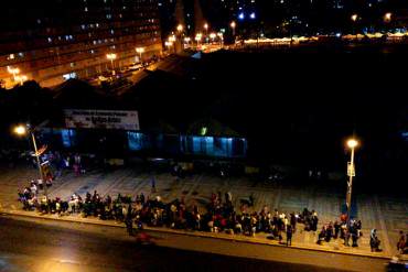 ¡COMUNISMO ABSURDO Y DESATADO! Prohíben pernoctar en colas en supermercados del Táchira