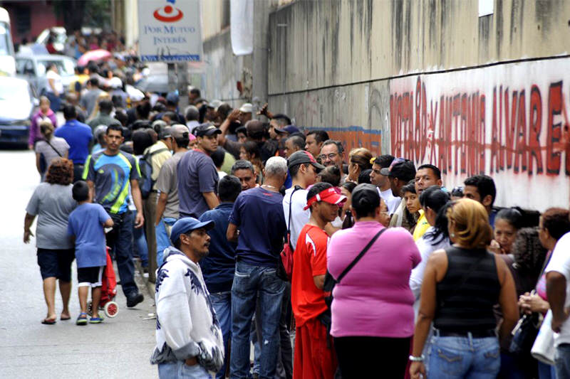 colas-para-comprar-en-venezuela-caracas-1