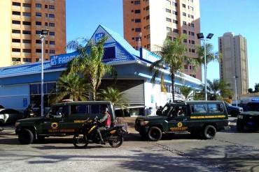 ¡CAOS EN LA PATRIA! Enardecidos saquearon Farmatodo en Maracaibo, se mantiene militarizado