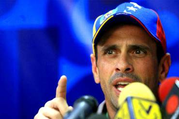 ¡BASTA DE CUENTOS Y MENTIRAS! Capriles: «El Gobierno le metió al pueblo otra devaluación por el pecho»