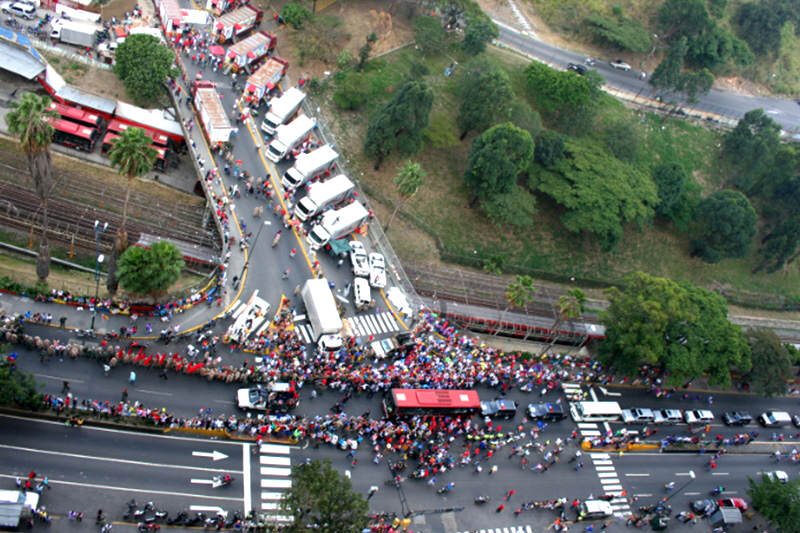 llegada-de-maduro-bus-sin-gente