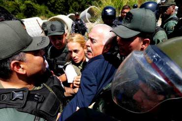 ¡VERGÜENZA! Pastrana fue sacado a empujones en visita a Leopoldo López: Habría perdido su billetera