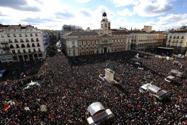 ¡NADIE ESCARMIENTA EN CABEZA AJENA! A casa llena «Marcha del cambio» de Podemos en España