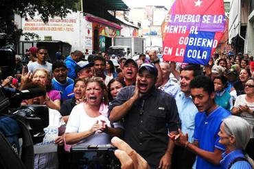 ¡EL PUEBLO YA NO AGUANTA! La Candelaria salió a protestar, vecinos están hartos de las colas