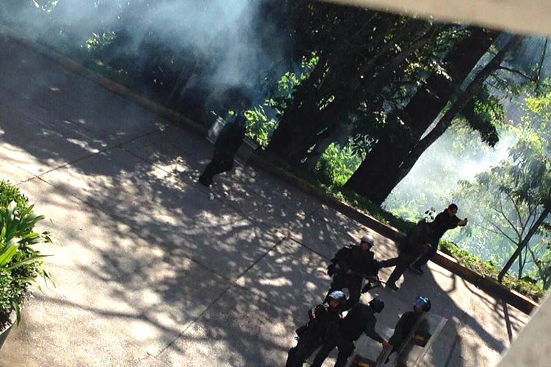 represion-en-Colegio-Universitario-de-Los-Teques-Cecilio-Acosta