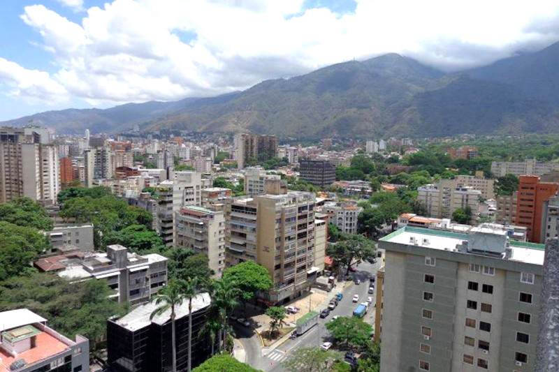 ¡NADIE SE SALVA! Robaron la casa del embajador de Grecia en Caracas: «Se llevaron los euros»