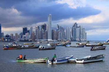 ¡OLA MASIVA! Venezuela el país con más permisos de residencia aprobados por Panamá en 2015