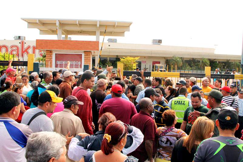 ¡SIGUE EL CAOS! Reportan nuevos saqueos en Zulia: Arremetieron contra Makro La Limpia (+Video)