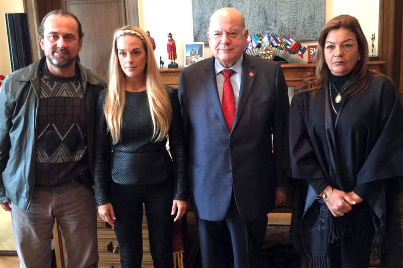 Lilian-Tintori-Mama-de-Geraldine-Moreno-José-Miguel-Insulza-800x533