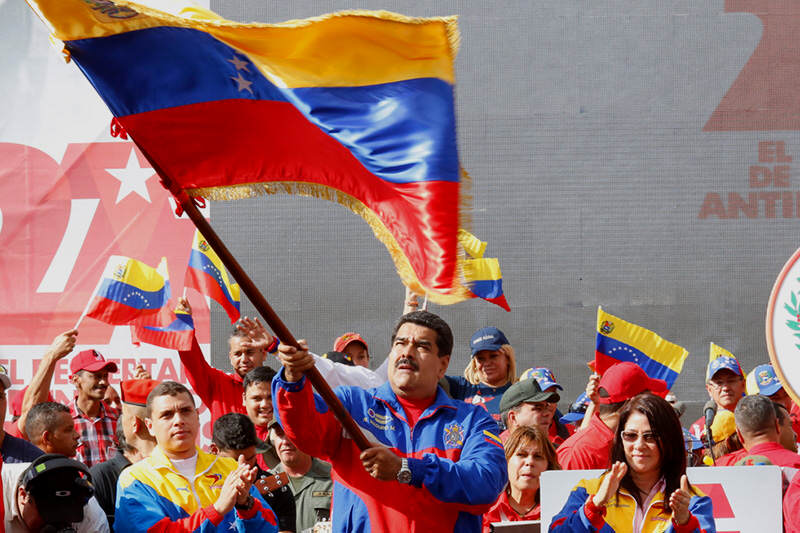 Nicolas-Maduro-Cilia-Bandera-logro