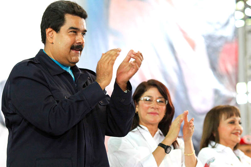 Nicolas-Maduro-aplaude-Cilia