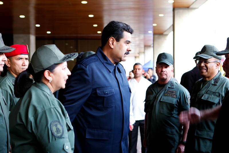 Nicolas-Maduro-con-Militares-GNB-FANB-4-800x533