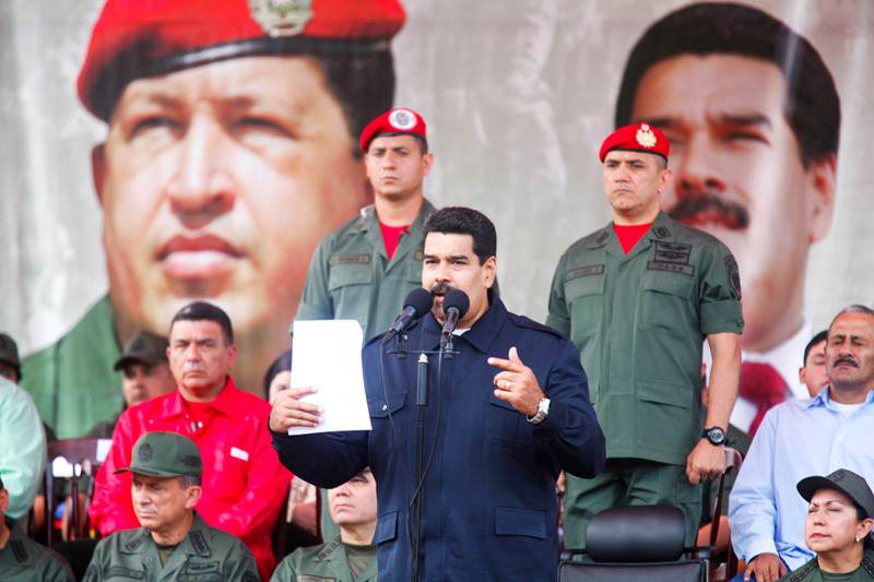 ¡SE PREPARA EL RÉGIMEN! Maduro activa comandos de milicia y entrega equipos antimotines a GNB