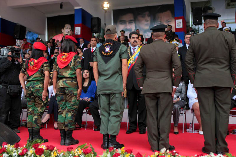 Nicolas-Maduro-con-Militares-GNB-FANB-7-800x533