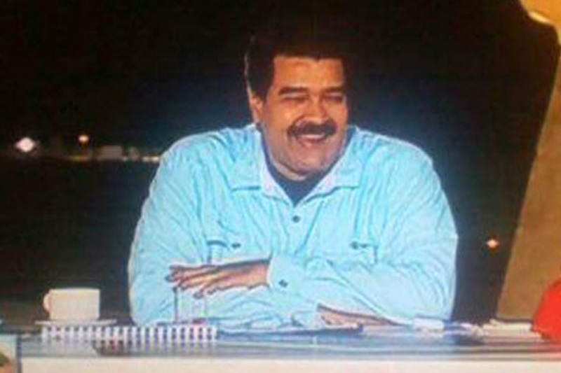 Nicolas-Maduro-sonrie-en-cadena-nacional-de-television-800x533