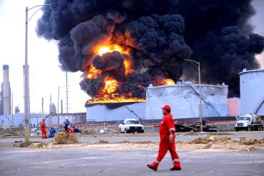 ¡LE CONTAMOS! “Ahorren gasolina”: en redes no se creen el cuento de Maduro de que refinería de Amuay haya sido atacada por un “arma poderosa”