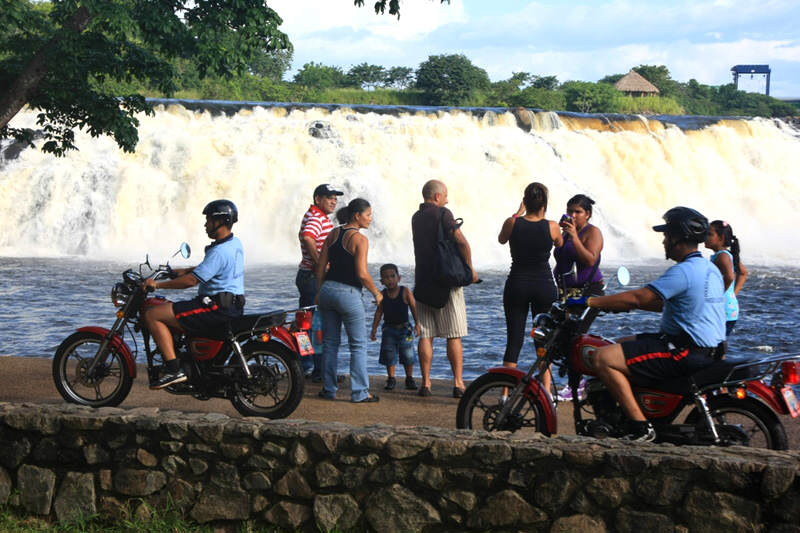 Parque-La-Llovizna-Ciudad-Guayana-Venezuela-800x533