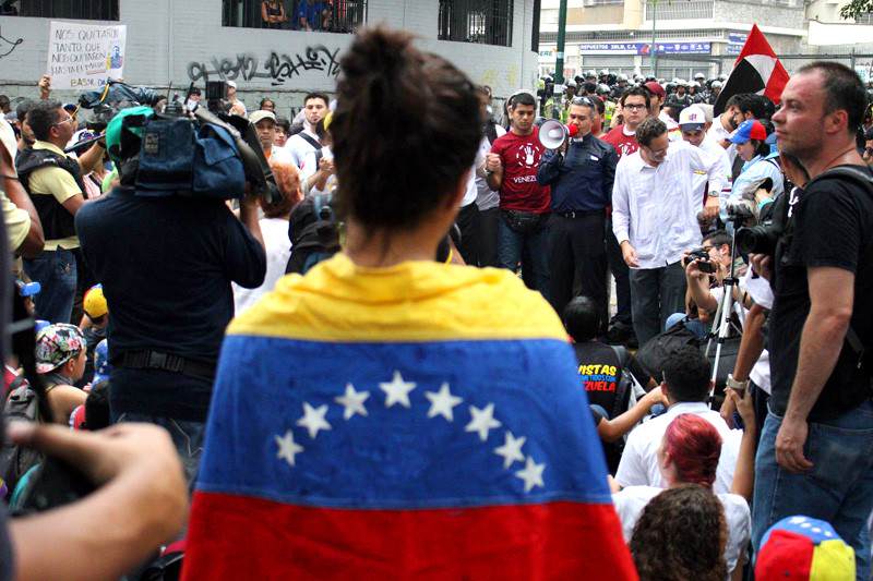 Protestas-de-Estudiantes-en-Venezuela-12F-2-800x533
