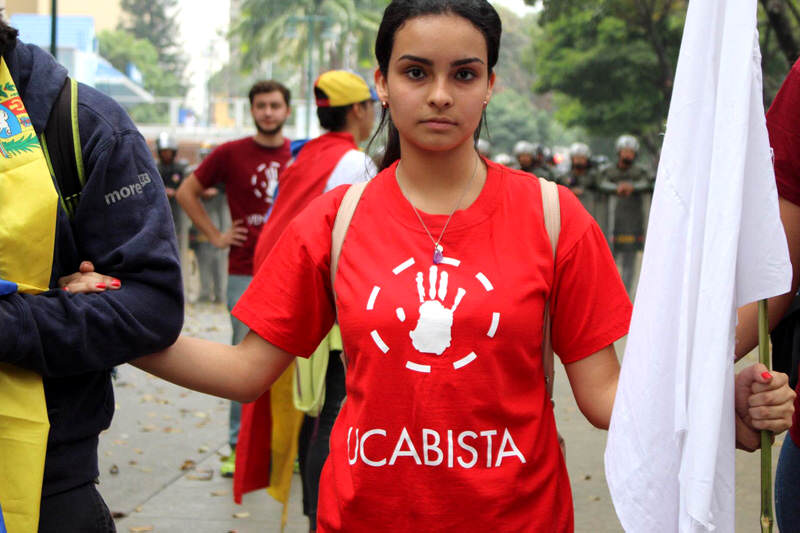 Protestas-de-Estudiantes-en-Venezuela-12F-4-800x533