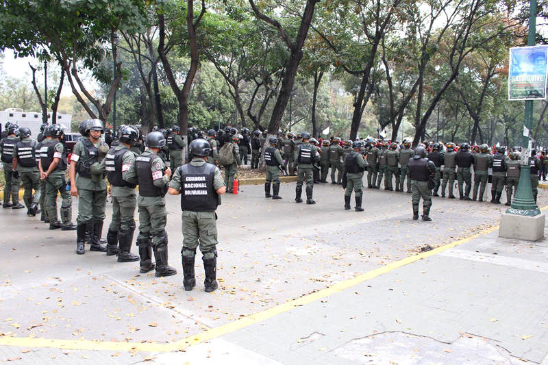 Protestas-de-Estudiantes-en-Venezuela-12F-5-800x533