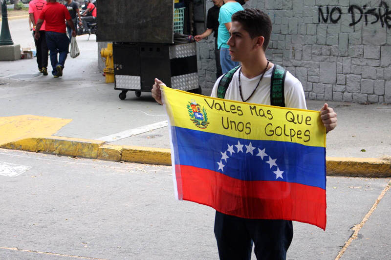 Protestas-de-Estudiantes-en-Venezuela-12F-6-800x533