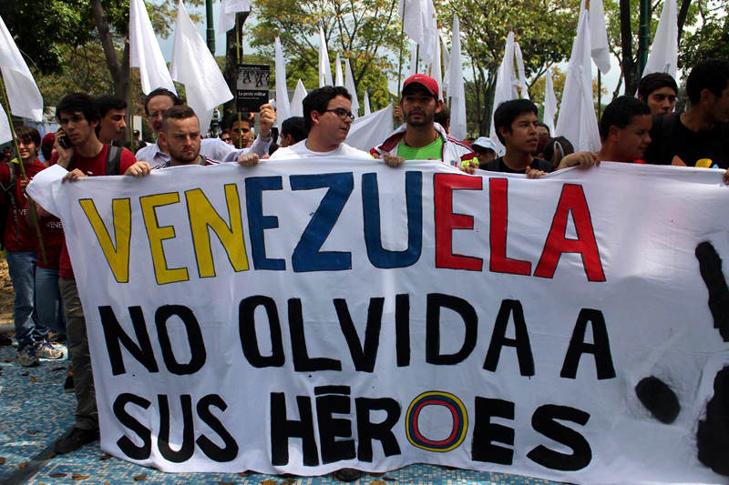 Protestas-de-Estudiantes-en-Venezuela-12F-800x533