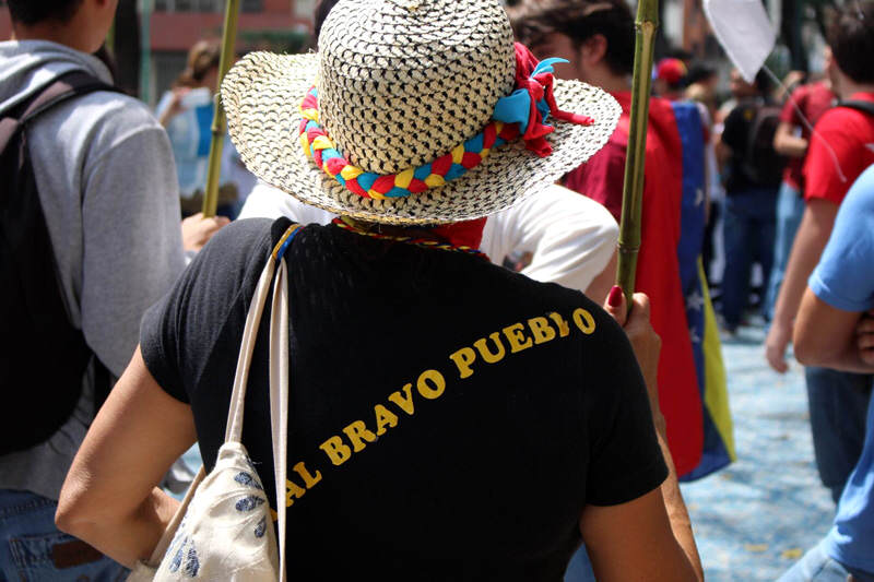 Protestas-de-Estudiantes-en-Venezuela-12F-9-PNB-800x533