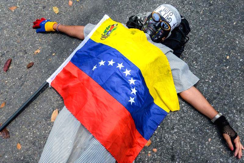 Protestas-en-Venezuela-Venezolanos-Protestando-2-800x533