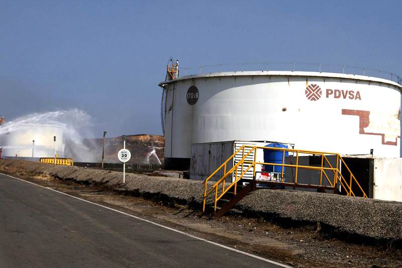 Refineria-petroleo-PDVSA-PALITO