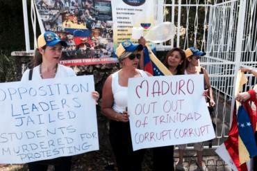 ¡RECHAZO MUNDIAL! Así protestaron la presencia de Nicolás Maduro en Trinidad (Fotos + Videos)