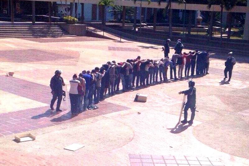 estudiantes-detenidos-urbe