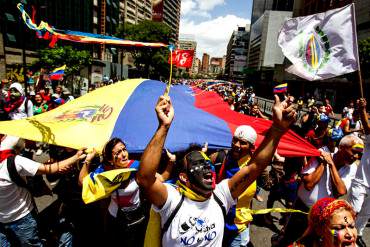 ¡VENEZUELA SE ACTIVA! A un año del memorable #12F chavismo y oposición toman las calles