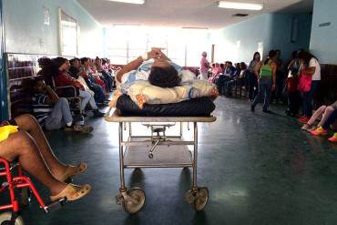 ¡PAÍS POTENCIA! Hospitales en Venezuela dejan de operar por falta de compresas y anestesia