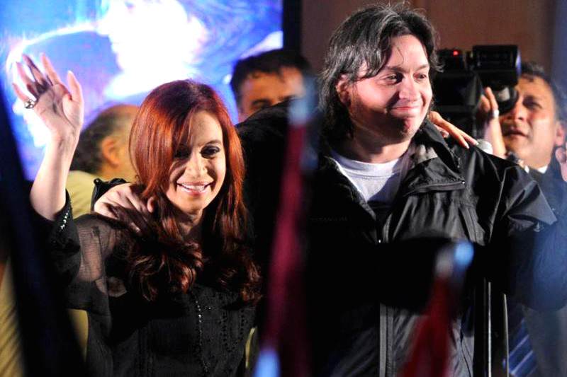 Cristina-Fernández-de-Kirchner-con-su-hijo-Máximo-Kirchner-800x533