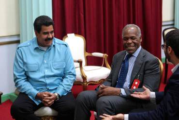 ¿Y LA DEUDA? Maduro agradece a Danny Glover y olvida cobrarle los $18 millones que nos debe