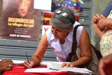 ¡BURDO CHANTAJE! Régimen condiciona venta de pollo y leche a cambio de firmas contra EEUU