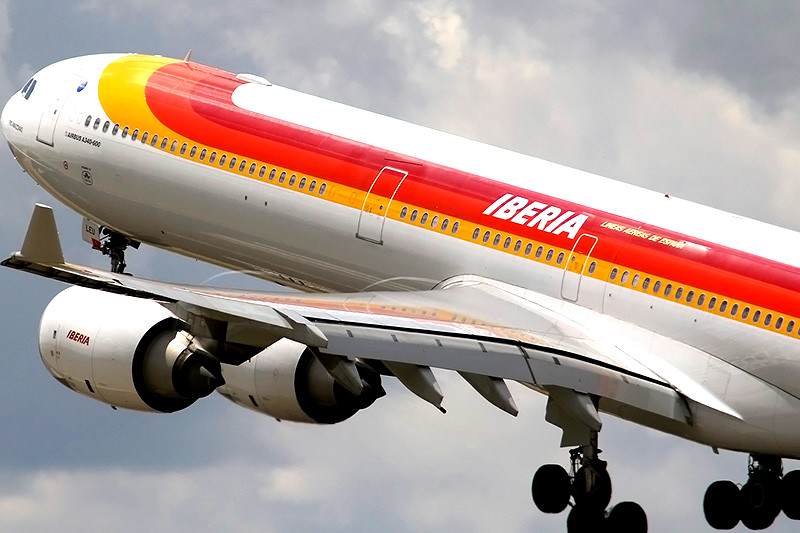 ¡POR ESCASA DEMANDA! Iberia no descarta dejar de volar a Venezuela