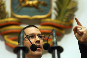 ¡AHÍ VIENE EL PAQUETAZO! Arreaza: «Iré a la AN a plantear el PVJusto de la gasolina» (+ Video)