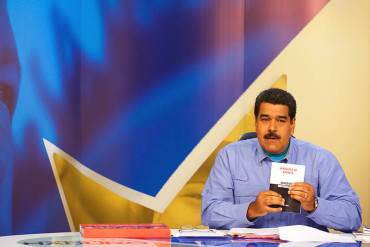 ¡DISCO RAYADO! Maduro denuncia «guerra psicológica» de Miami-Bogotá-Madrid contra el país