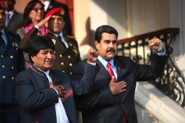 ¿A QUIÉN SE PARECE? Evo Morales podrá postularse a un cuarto mandato presidencial (no quiere dejar el trono)